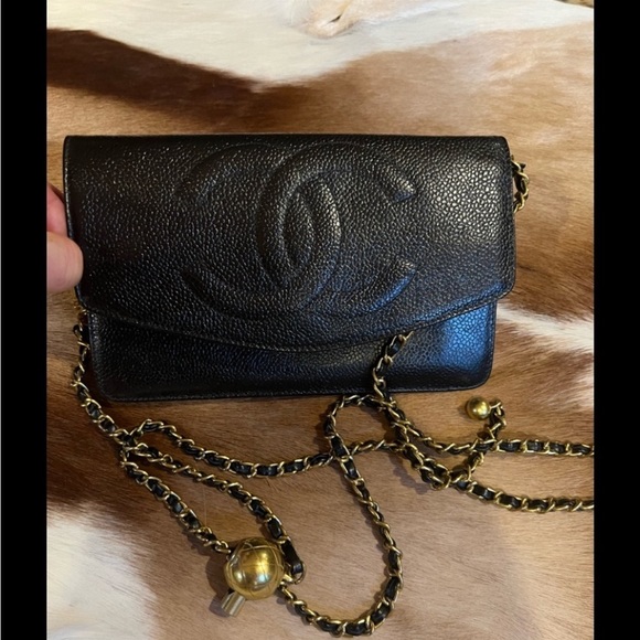🚫SOLD🚫CHANNEL CLUTCH 3Way💥BE ON TREND BUT NOT BROKE💥Big Savings💰EUC GORG💥 - Picture 8 of 16